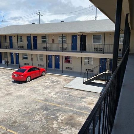 Texas Inn Сеґін Екстер'єр фото