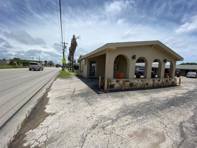 Texas Inn Сеґін Екстер'єр фото