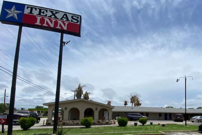 Texas Inn Сеґін Екстер'єр фото